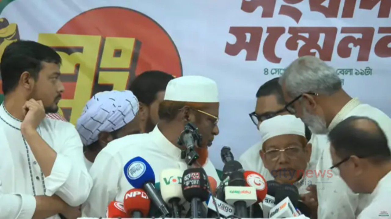 সংবাদ সম্মেলনে হঠাৎ অসুস্থ জামায়াত নেতা হামিদুর রহমান আযাদ