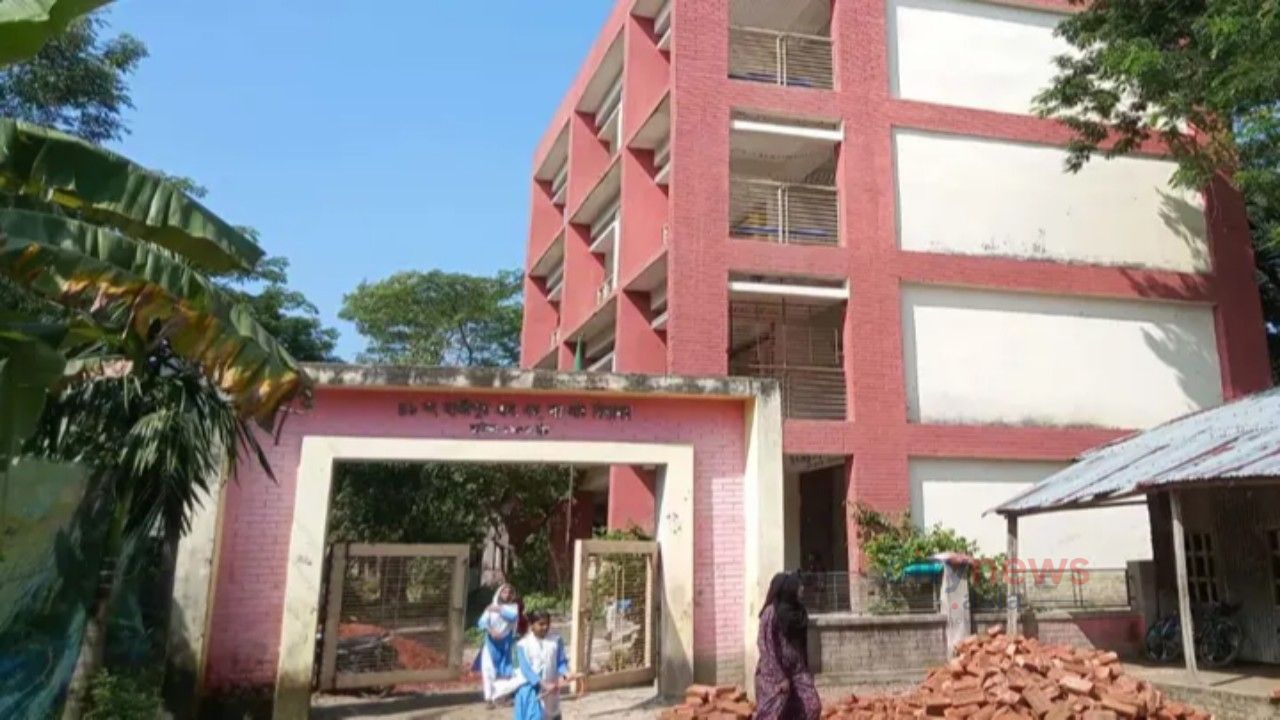 দৌলতখানে ১০৬ প্রাথমিক বিদ্যালয়ের ৭৩টিতেই নেই প্রধান শিক্ষক