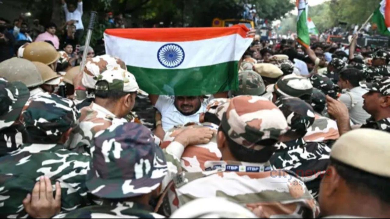 ব্যাটম্যানের মুখোশ, প্রযুক্তি আর আকস্মিক বিক্ষোভে মোদি সরকারের চ্যালেঞ্জ