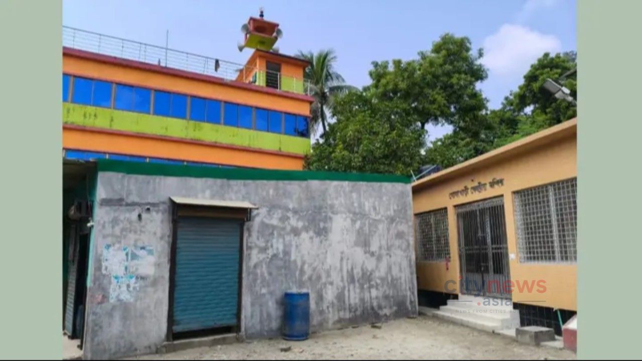 একই আঙিনায় মসজিদ-মন্দির, শত বছর ধরে সম্প্রীতির বন্ধন